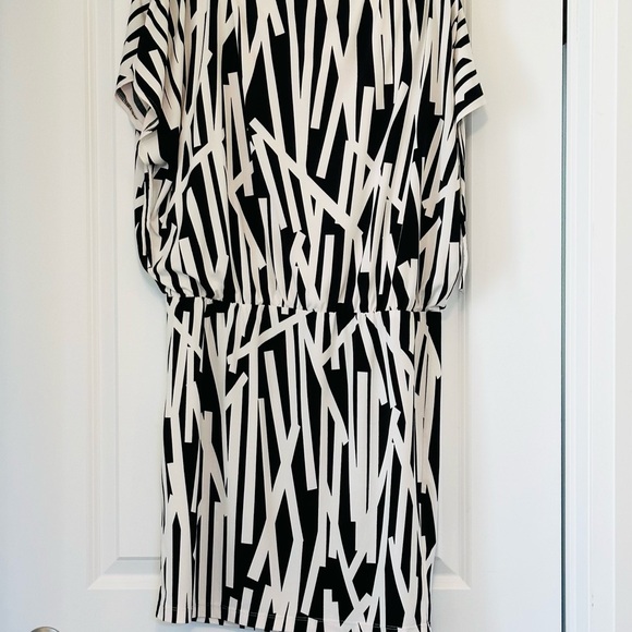 LYSESPENARD Dress Blouson Black White Geometric Gathered Shoulder Sz M - Picture 11 of 12